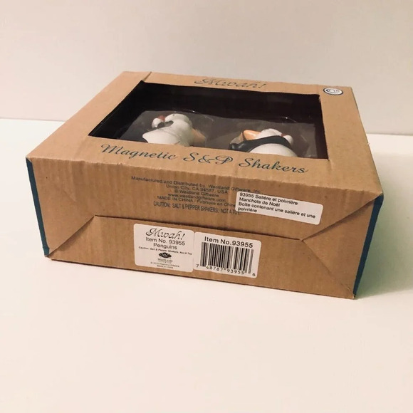 2010 Santa Hat Penguin Magnetic Salt and Pepper Shakers  Mwah Penguins - Picture 9 of 11